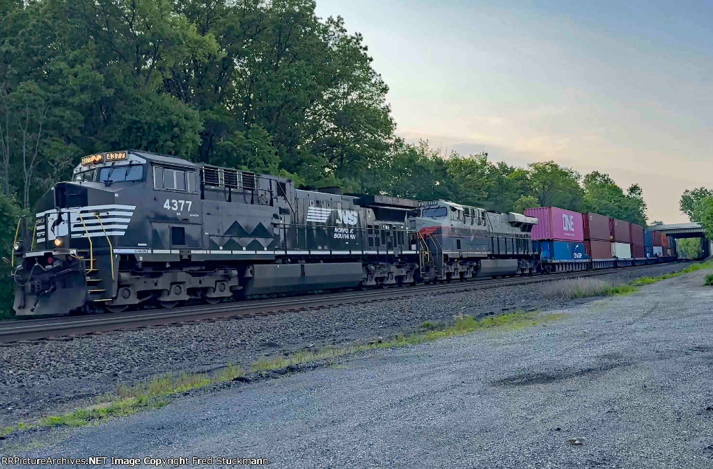 NS 4377 leads stacks west. Don't have a symbol.